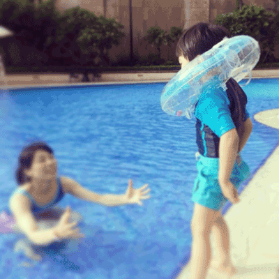 photo motuswim.gif