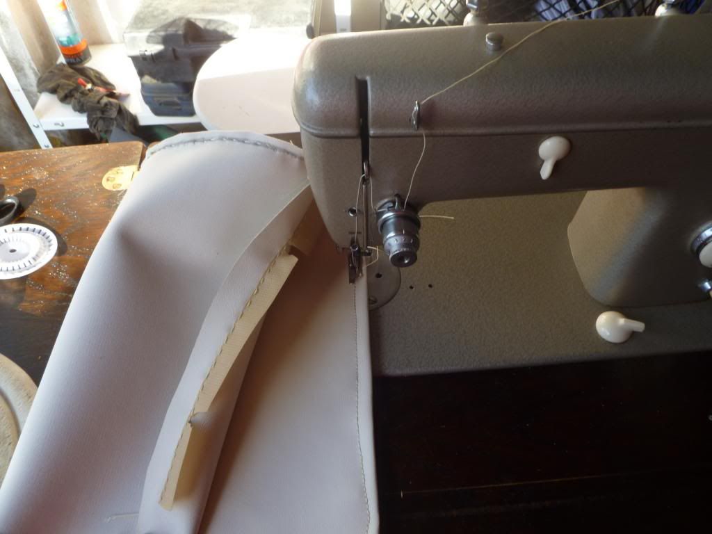 Tapizar Asientos Y Puertas, Y Poner Moqueta Al Suelo - Club 205