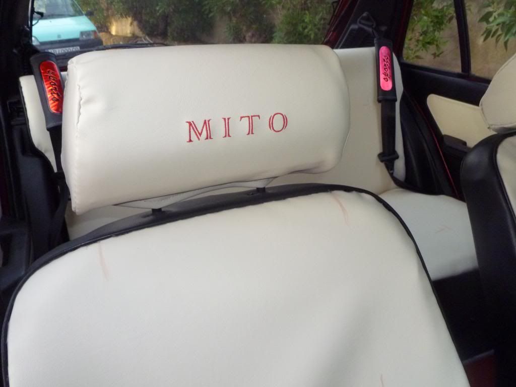 Tapizar Asientos Y Puertas, Y Poner Moqueta Al Suelo - Club 205