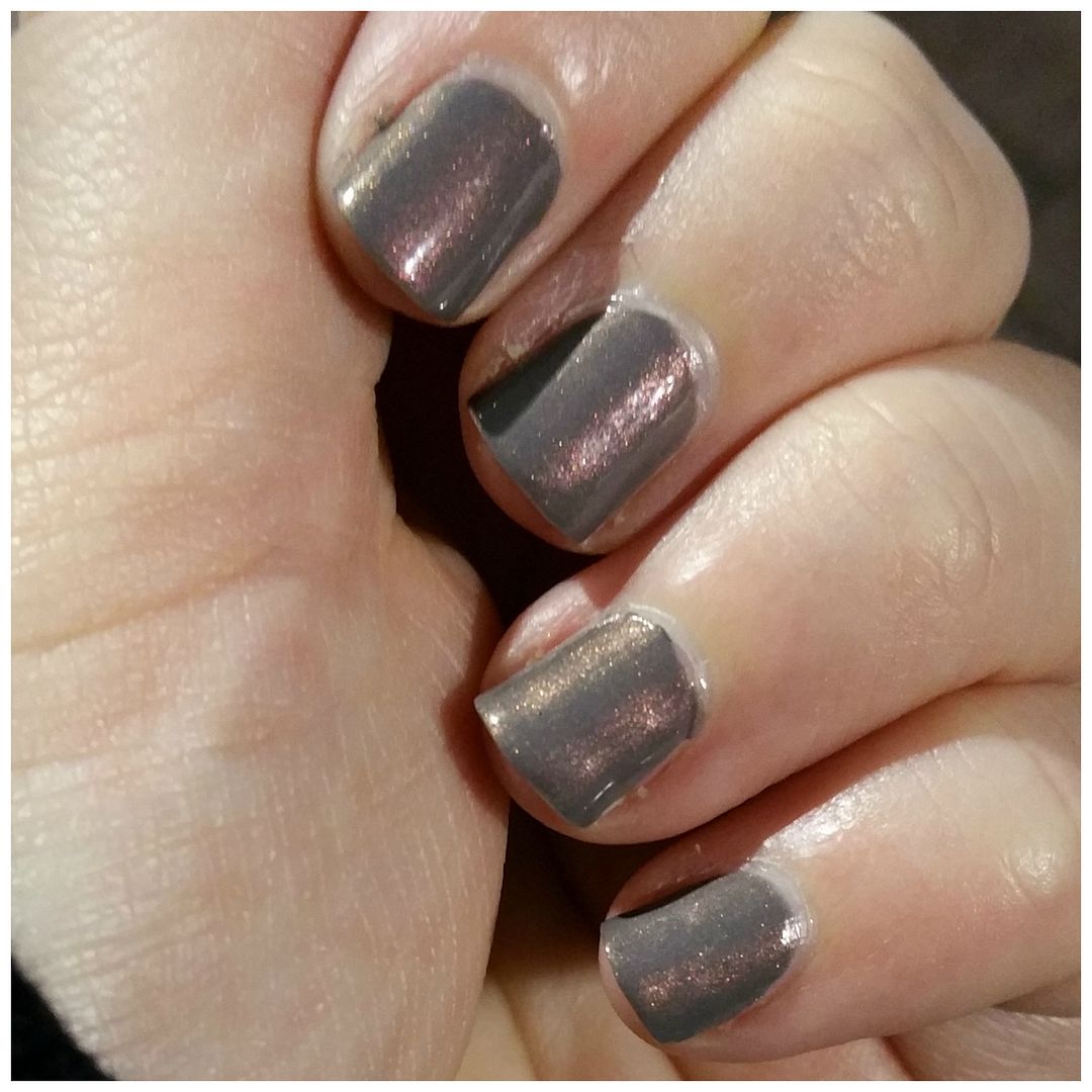 Essie SocialLights nail polish Floating in Dreams