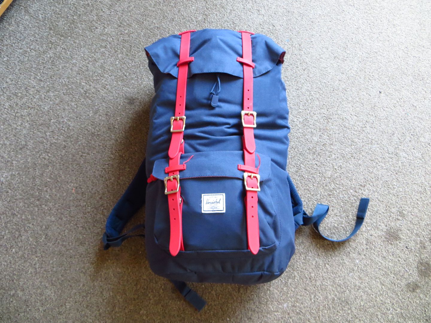 FLOATING IN DREAMS Reviews . Makeup . Fashion . everyday beauty made