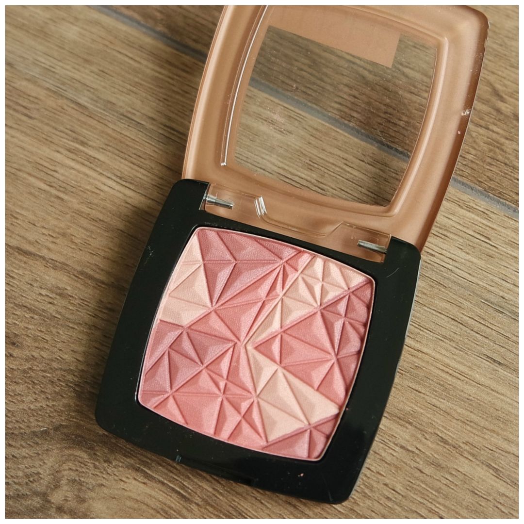 catrice blush box glowing & multicolour it's wine o'clock review swatch makeup look application catrice blush box glowing & multicolour it's wine o'clock review swatch makeup look application