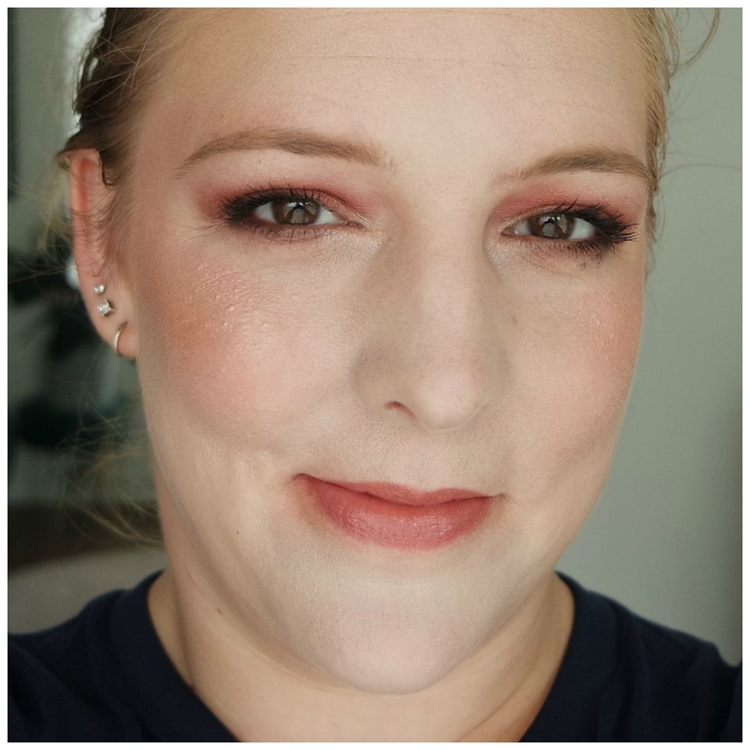 catrice blush box glowing & multicolour it's wine o'clock review swatch makeup look application catrice blush box glowing & multicolour it's wine o'clock review swatch makeup look application