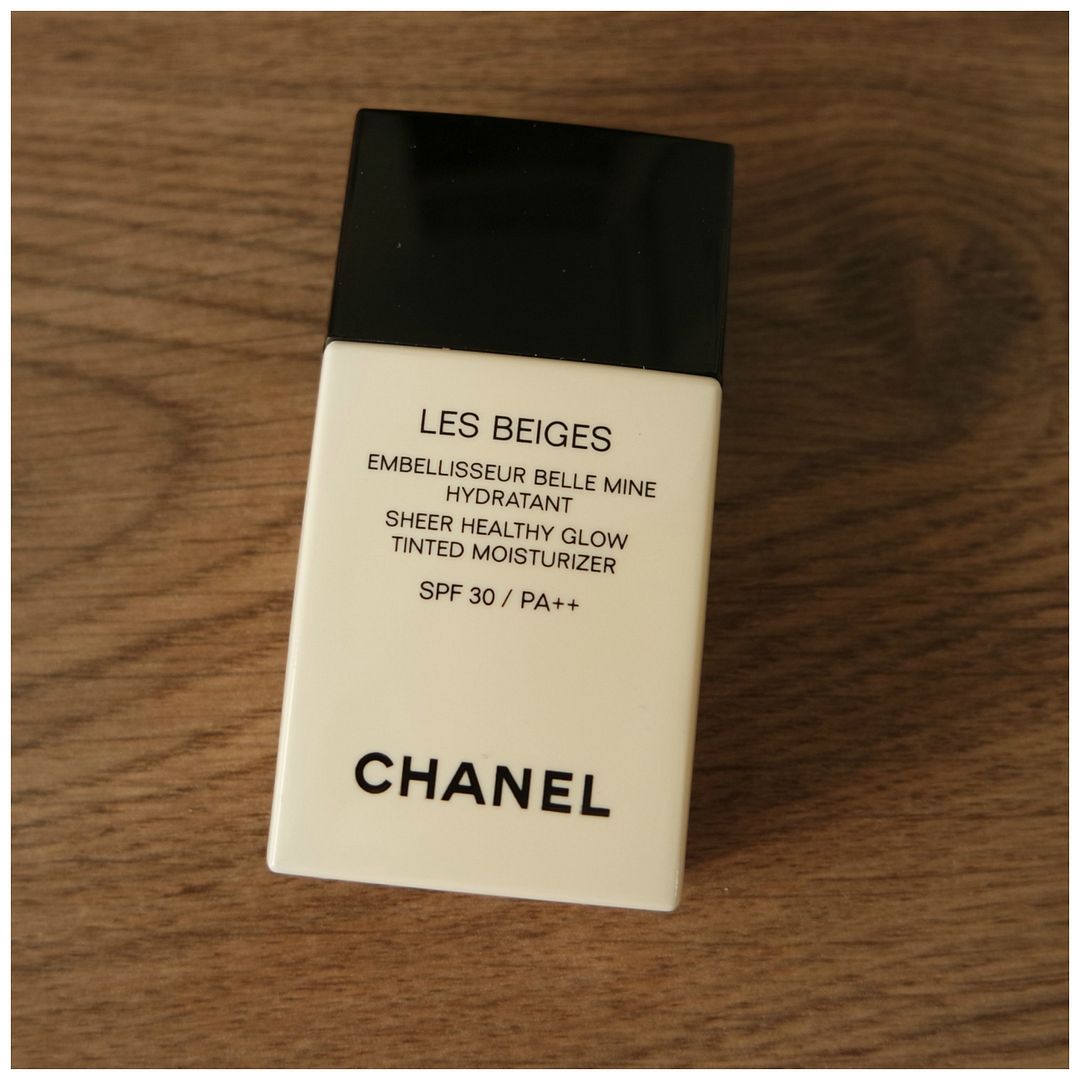 Chanel Les Beiges Sheer Healthy Glow Tinted Moisturizer SPF 30 Light review swatch makeup look