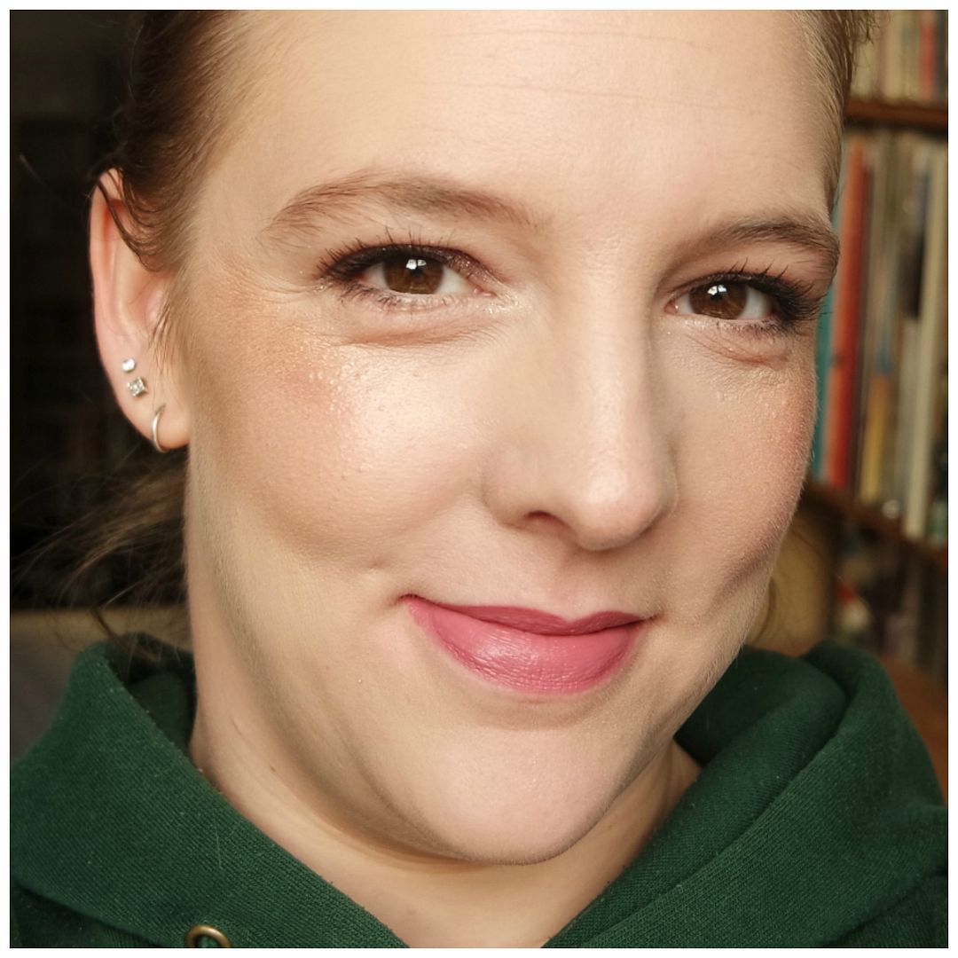 essence stay all day 16 h concealer 20 soft beige review swatch look application