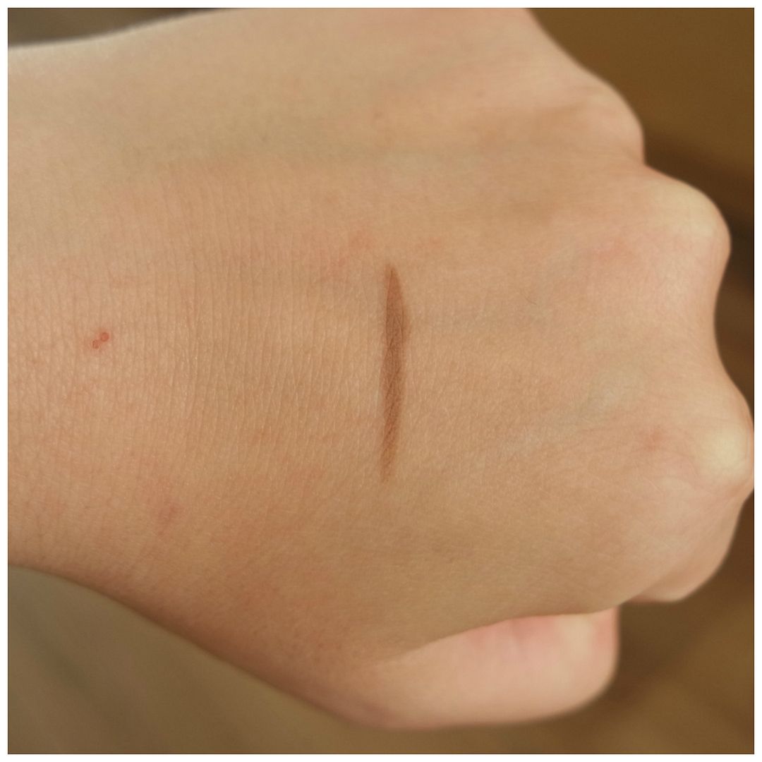 essence superlast eyebrow pommade pencil review swatch essence superlast eyebrow pommade pencil review swatch