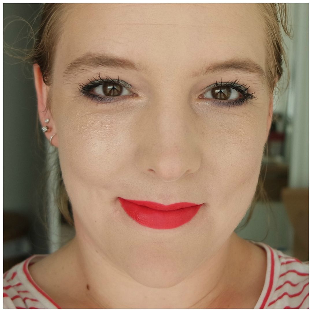 estee lauder double wear nude foundation review swatch 1N0 Porcelain