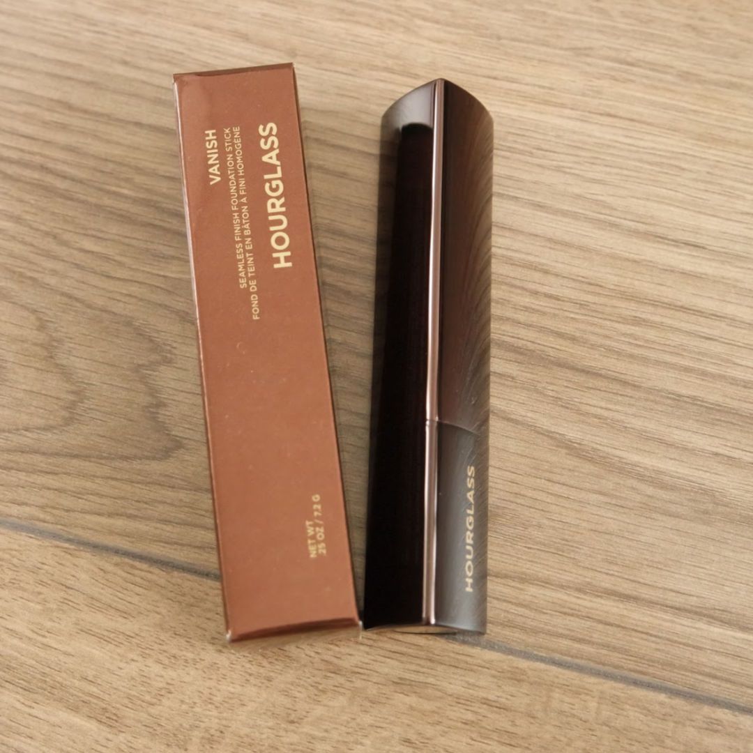 hourglass vanish stick foundation review swatch makeup look application alabaster hourglass vanish stick foundation review swatch makeup look application alabaster