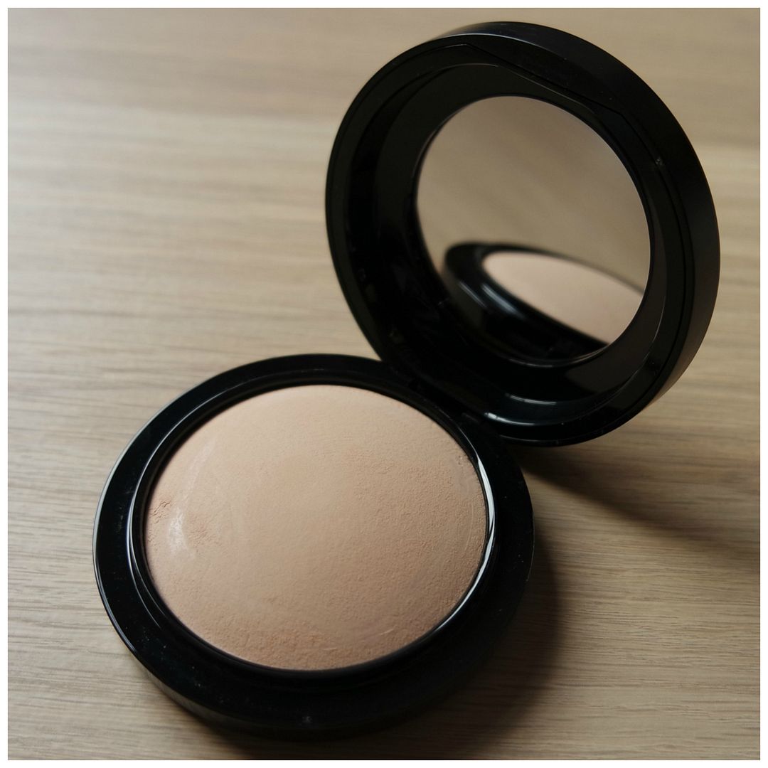MAC MSF Mineralized Skin Finish Natural Medium Review Swatch powder mineral makeup