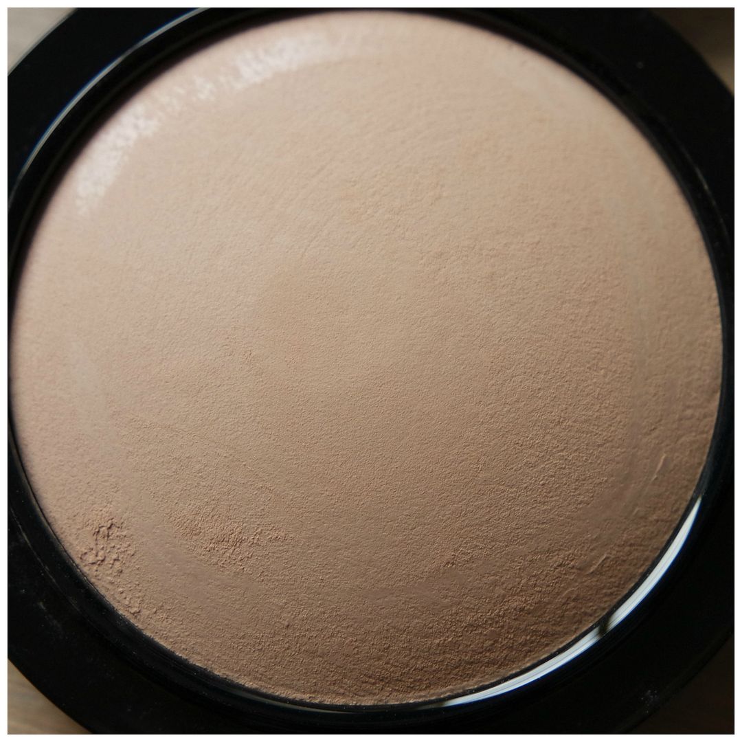 MAC MSF Mineralized Skin Finish Natural Medium Review Swatch powder mineral makeup