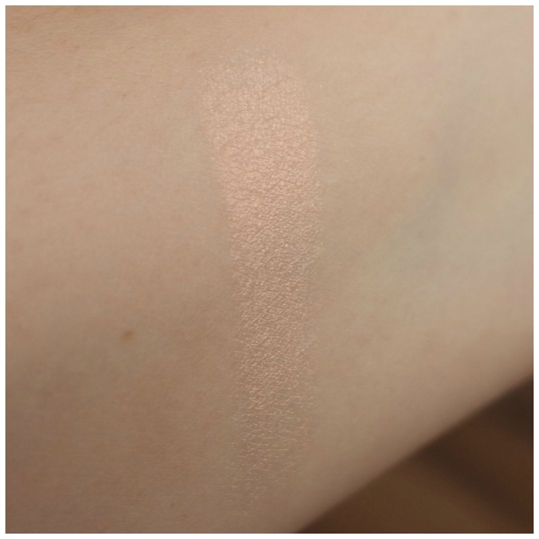 milani luster light highlighter review swatch makeup look hypnotic lights