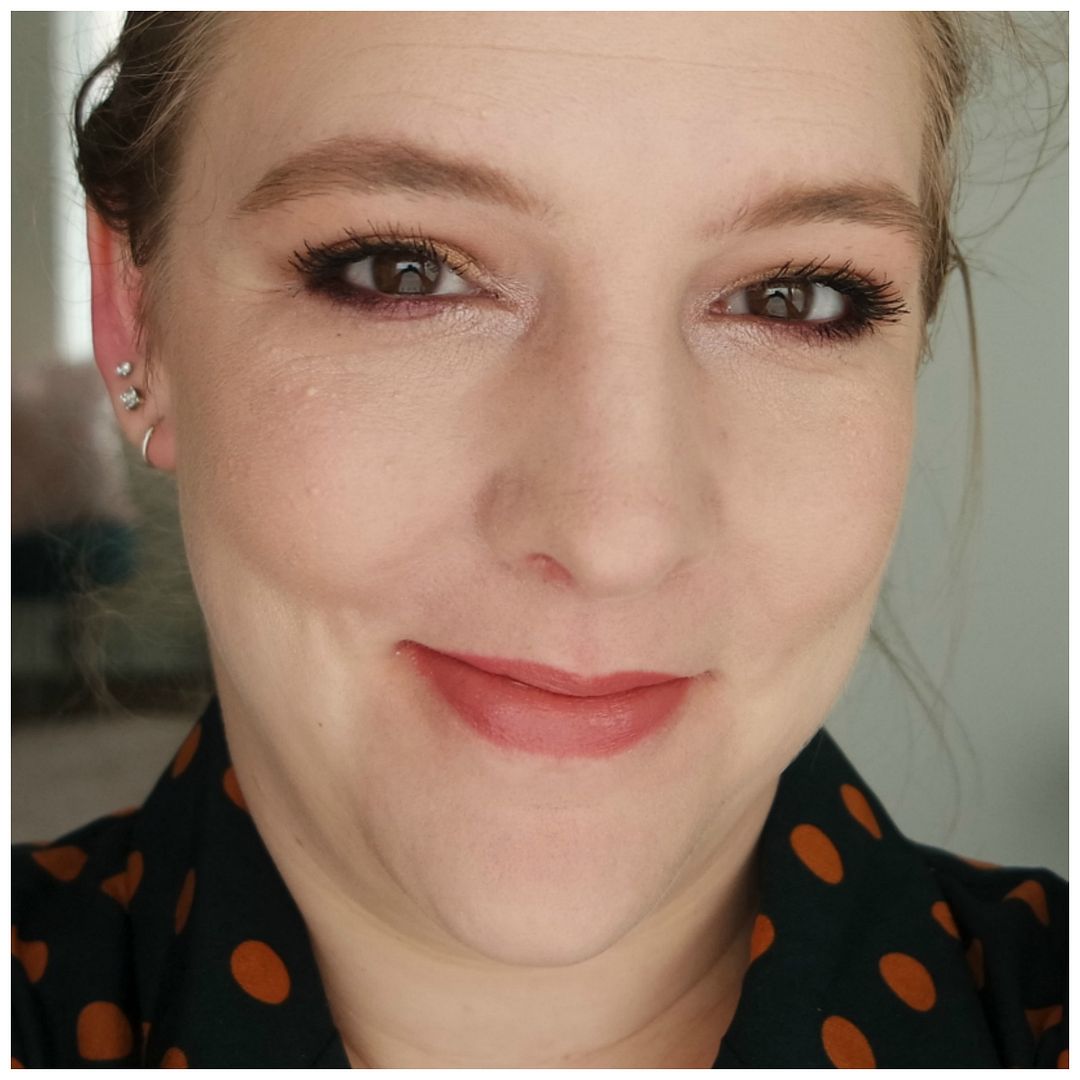 milani luster light highlighter review swatch makeup look hypnotic lights