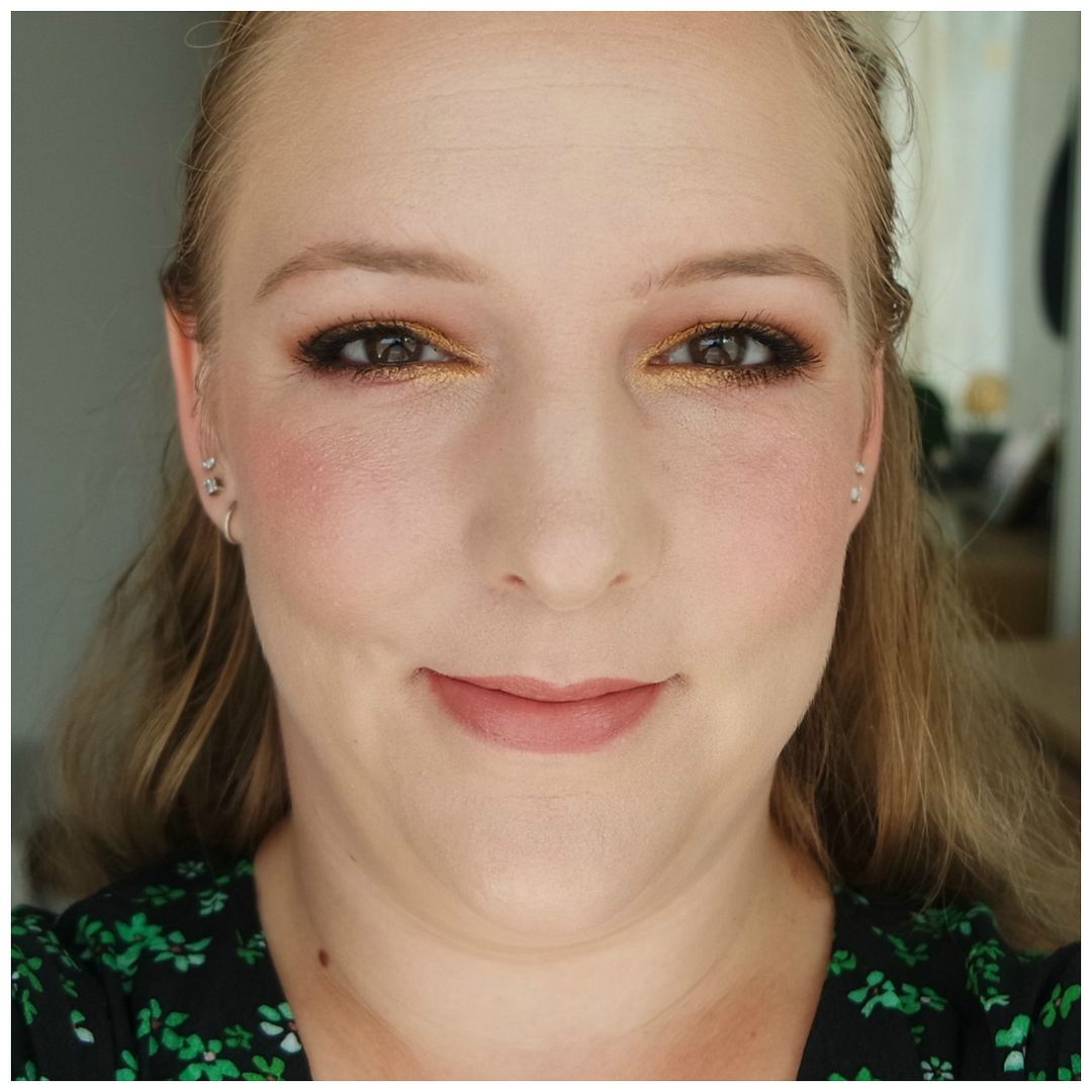 make up revolution conceal & hydrate concealer foundation c3 f2 fair dry skin review swatch application makeup look