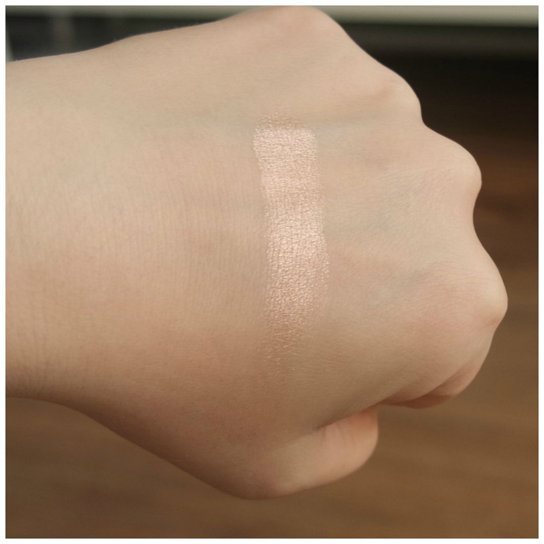 nabla skin glazing highlighter privilege review swatch application makeup look fair skin nabla skin glazing highlighter privilege review swatch application makeup look fair skin