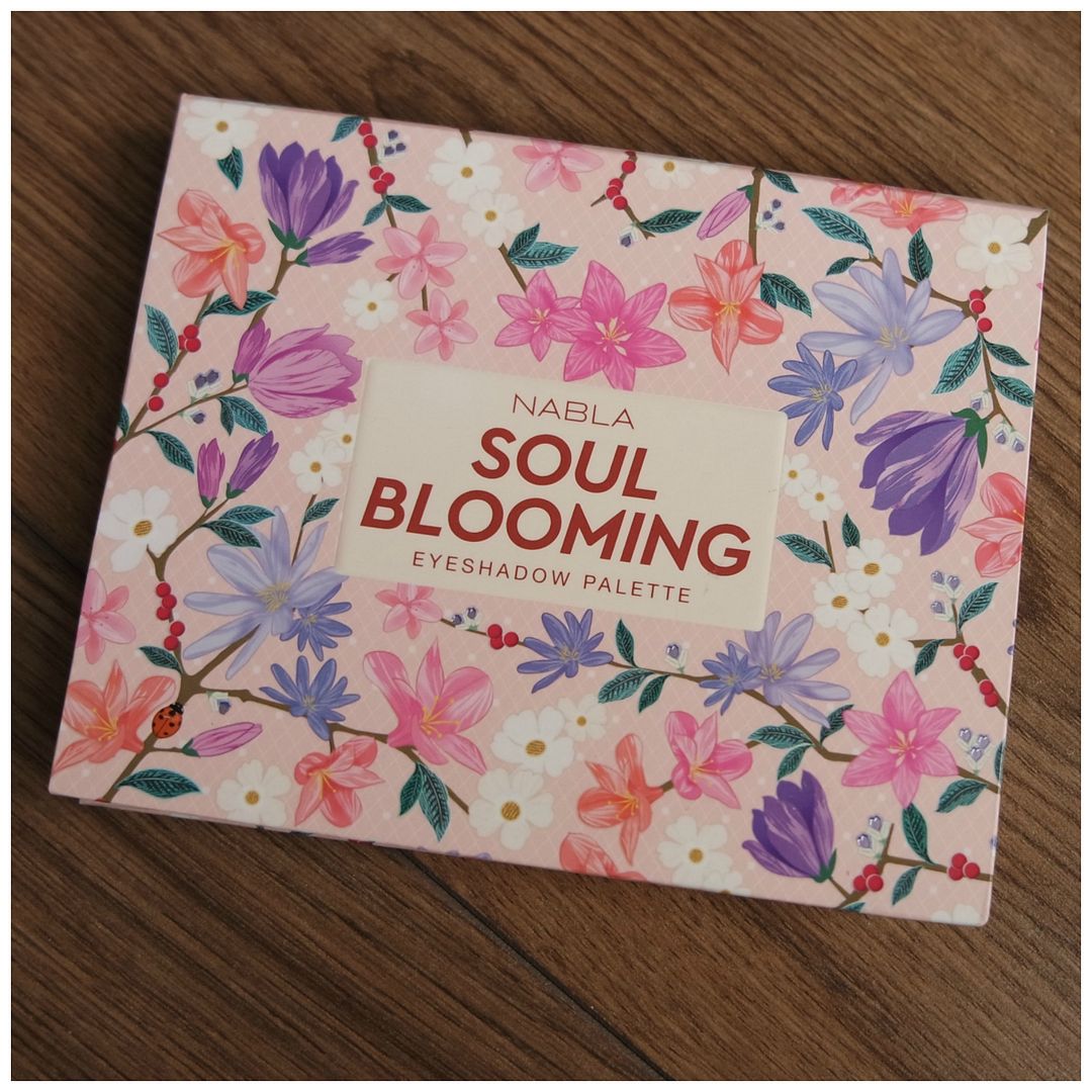 nabla soul blooming eyeshadow palette review swatch makeup looks