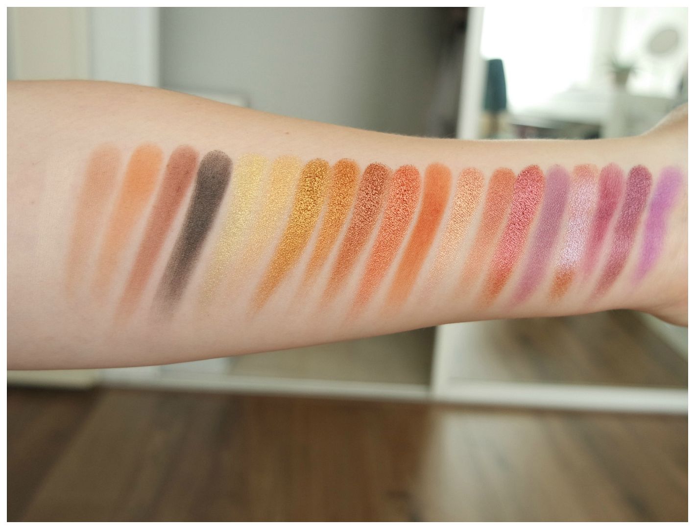 violet voss hashtag eyeshadow palette review swatch