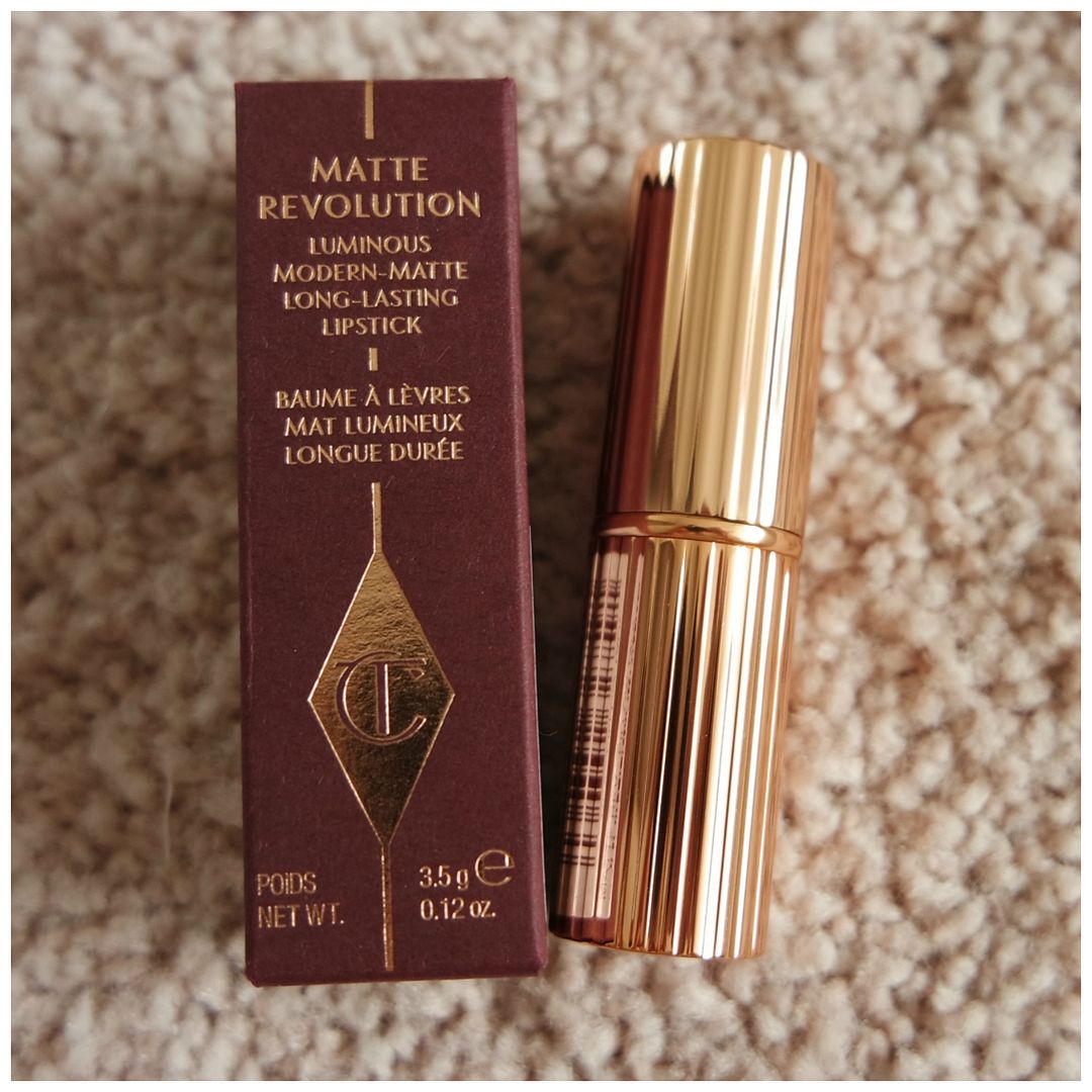 Charlotte Tilbury Pillow Talk Matte Revolution lipstick review swatch makeup look application Charlotte Tilbury Pillow Talk Matte Revolution lipstick review swatch makeup look application
