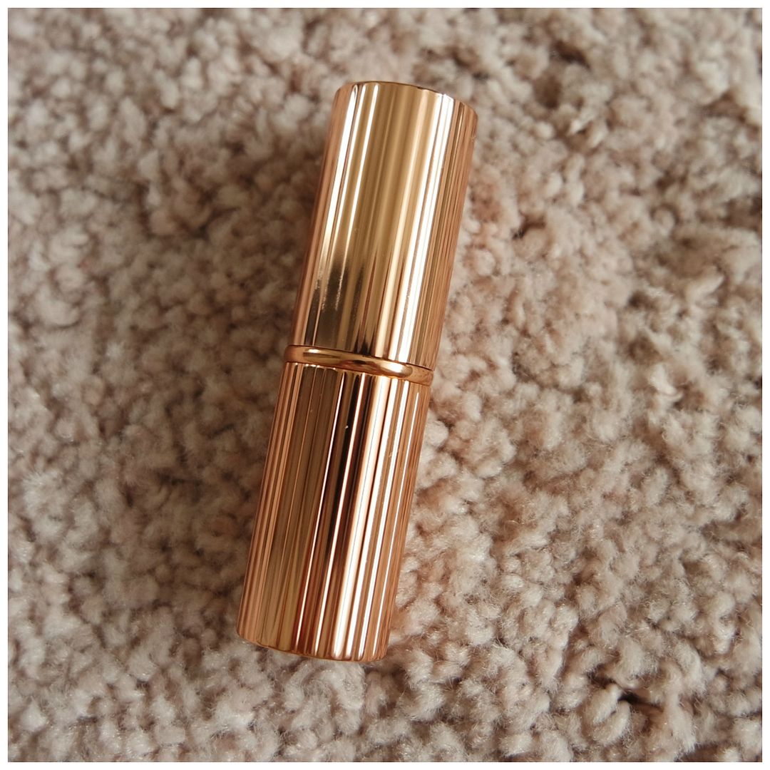 Charlotte Tilbury Pillow Talk Matte Revolution lipstick review swatch makeup look application Charlotte Tilbury Pillow Talk Matte Revolution lipstick review swatch makeup look application