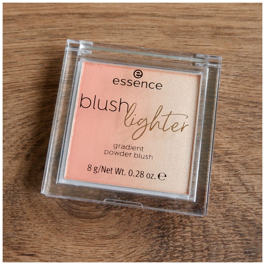Essence Blush Lighter review swatch makeup look 04 peachy dawn 03 cassis sunburst Essence Blush Lighter review swatch makeup look 04 peachy dawn 03 cassis sunburst
