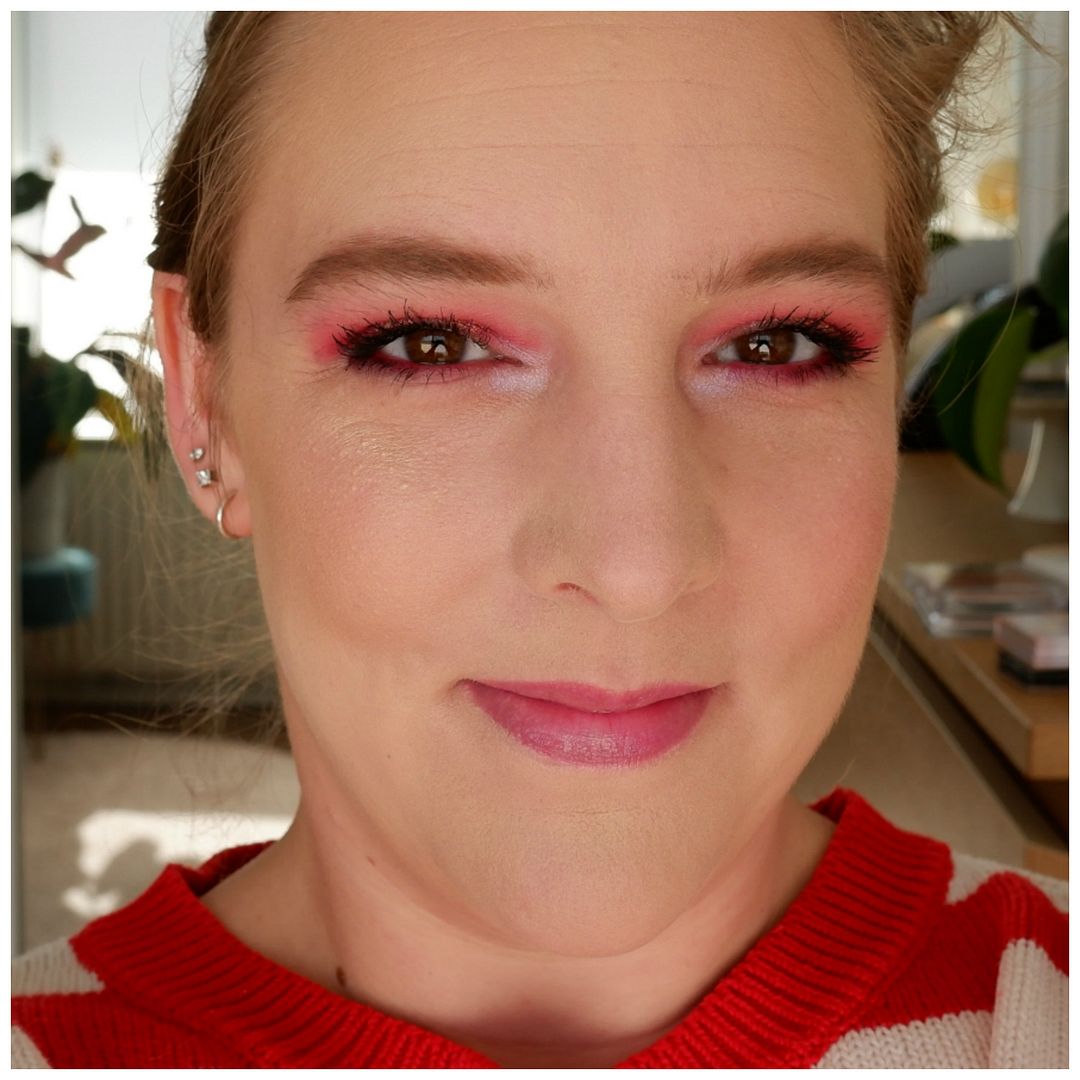 Essence Blush Lighter review swatch makeup look 04 peachy dawn 03 cassis sunburst Essence Blush Lighter review swatch makeup look 04 peachy dawn 03 cassis sunburst