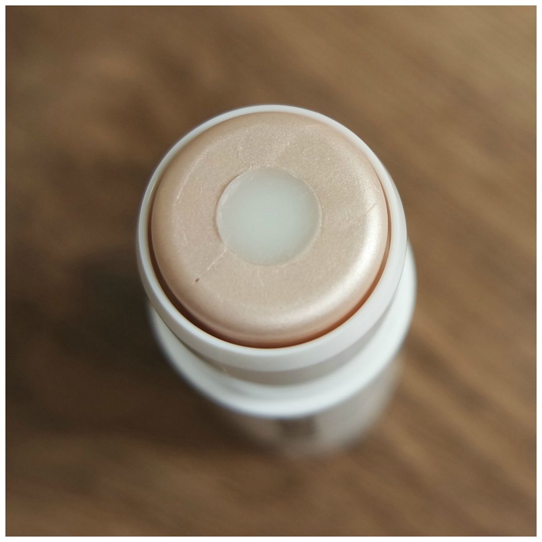 glossier haloscope quartz review swatch makeup look glossier haloscope quartz review swatch makeup look