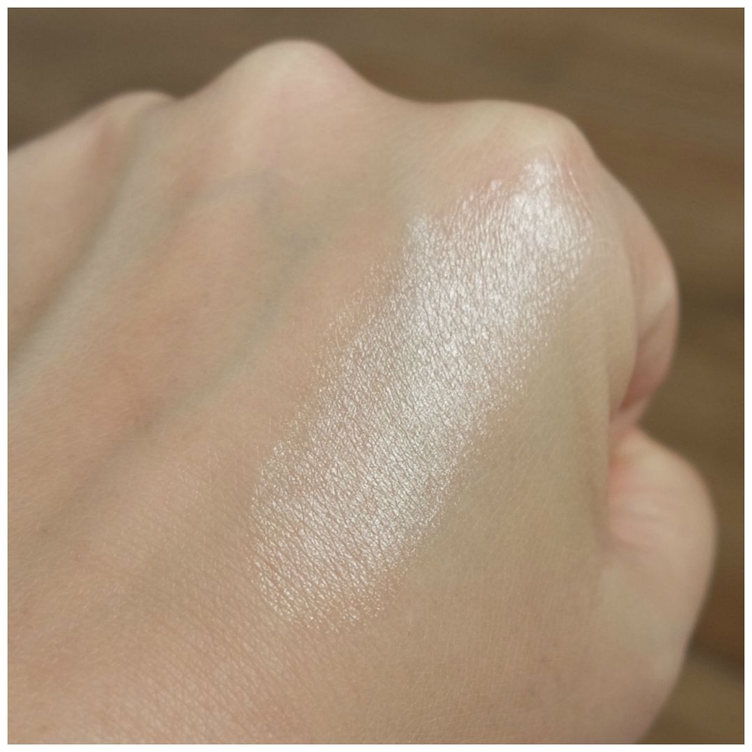 glossier haloscope quartz review swatch makeup look glossier haloscope quartz review swatch makeup look