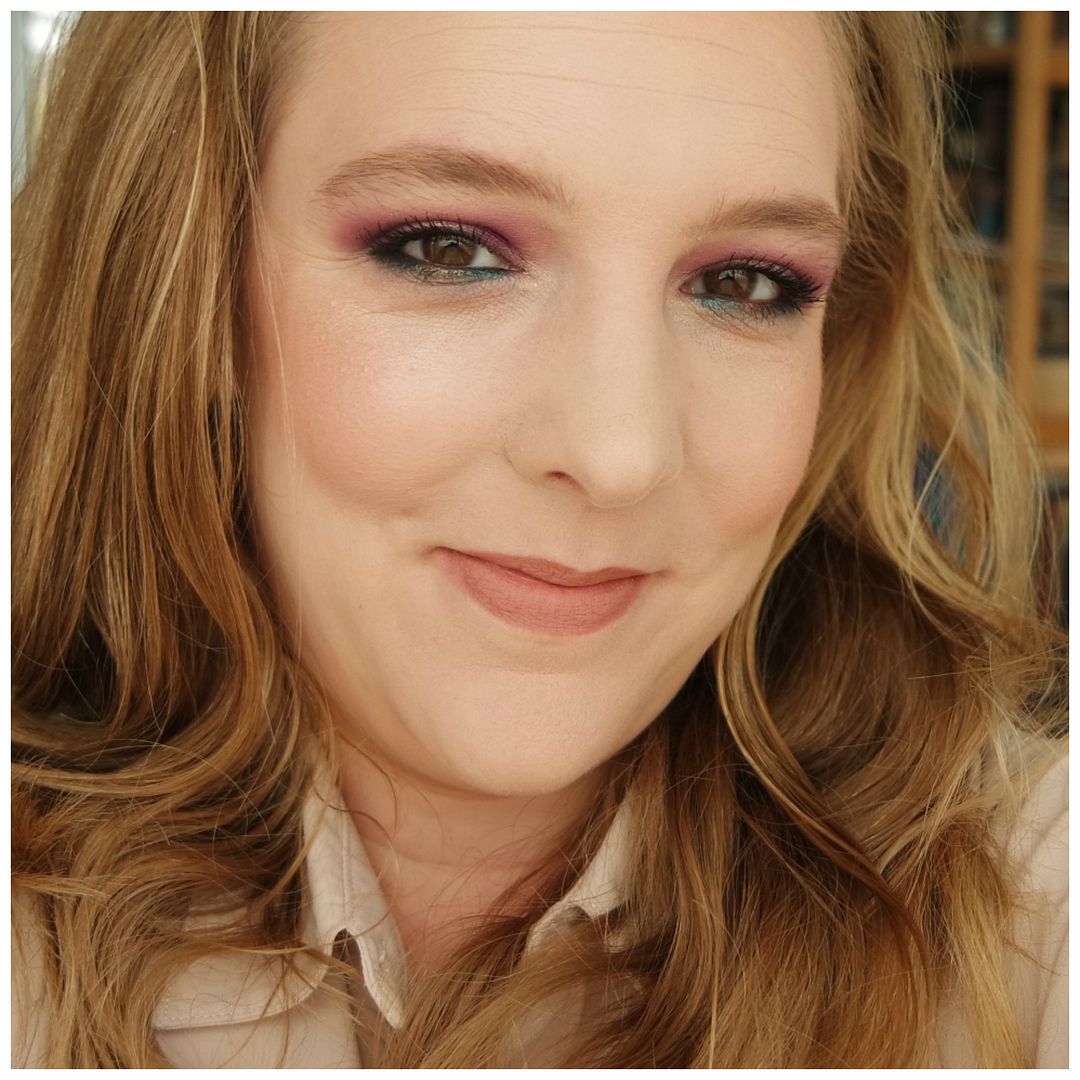 glossier haloscope quartz review swatch makeup look glossier haloscope quartz review swatch makeup look