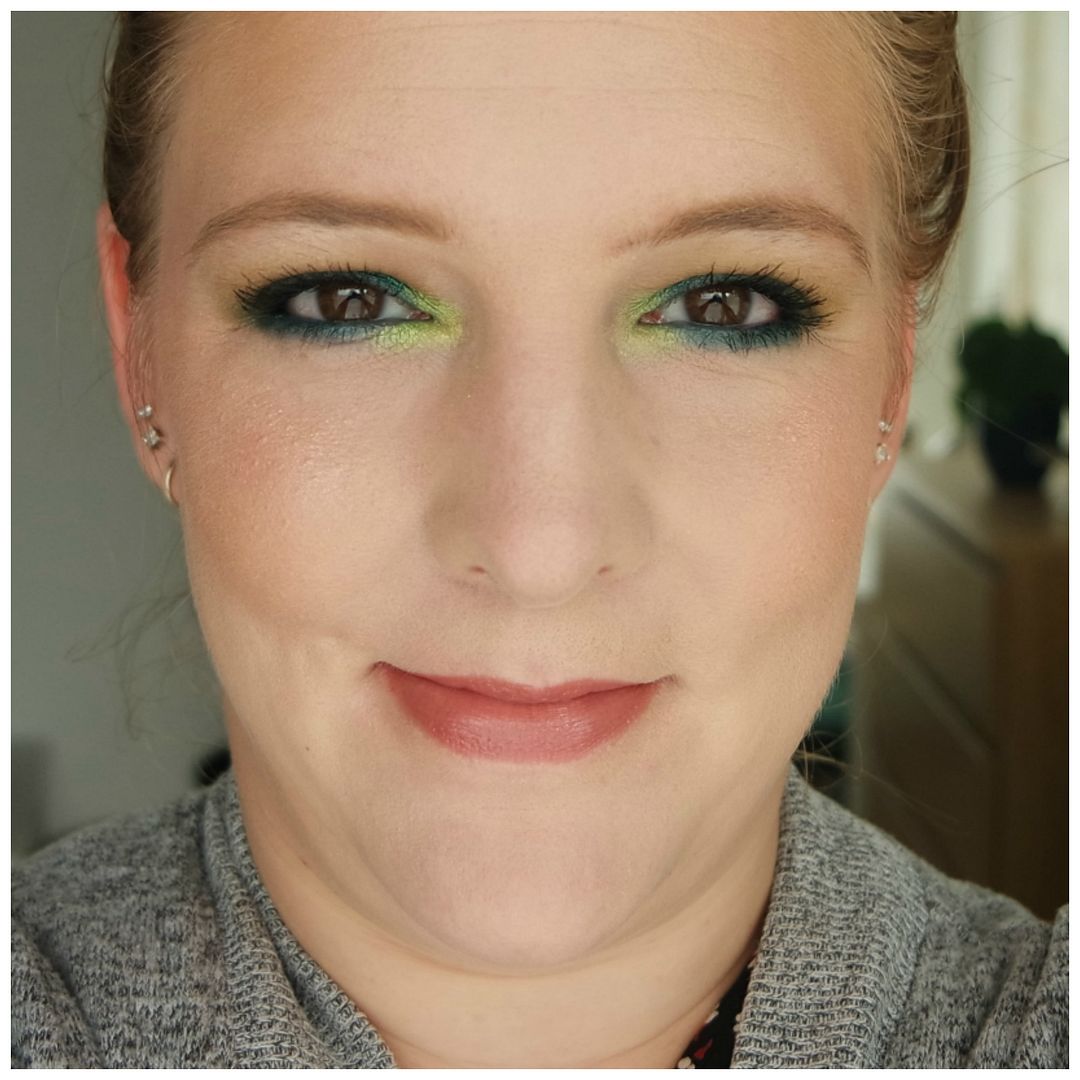 max factor radiant lift long lasting radiance all day hydration foundation review swatch application shade makeup look 30 porcelain
