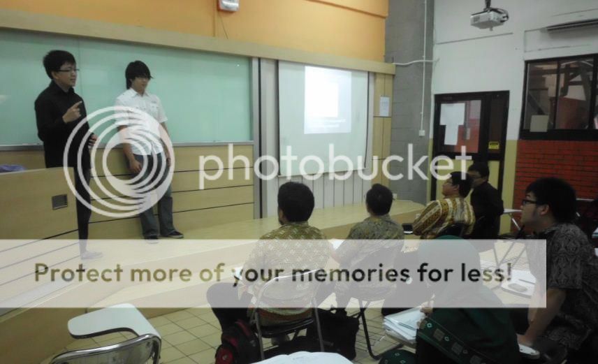 Foto : Suasana Presentasi Business Audience Ujian Akhir Semester Mata Kuliah Fotokatalis